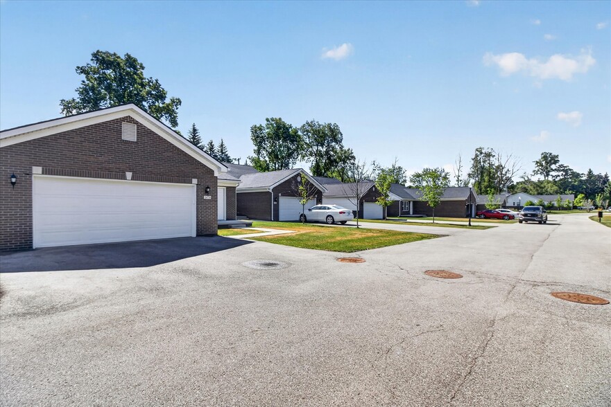 More Photos Of 26640 Orchard Lake Rd, Farmington Hills Apartments For Sale