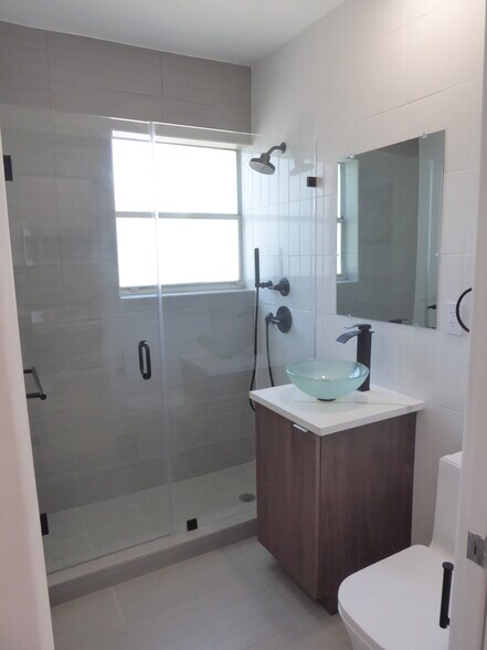 More Photos Of 1000 7th St, Miami Beach Apartments For Sale