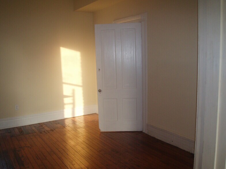 More Photos Of 821 W Marshall St, Richmond Specialty For Sale