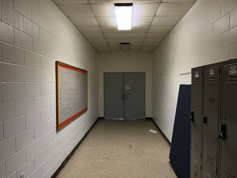 More Photos Of 6612 Arlington Expy, Jacksonville Schools For Lease