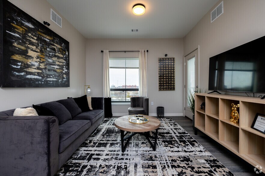 More Photos Of 1901 Vine St, Kansas City Multifamily For Sale