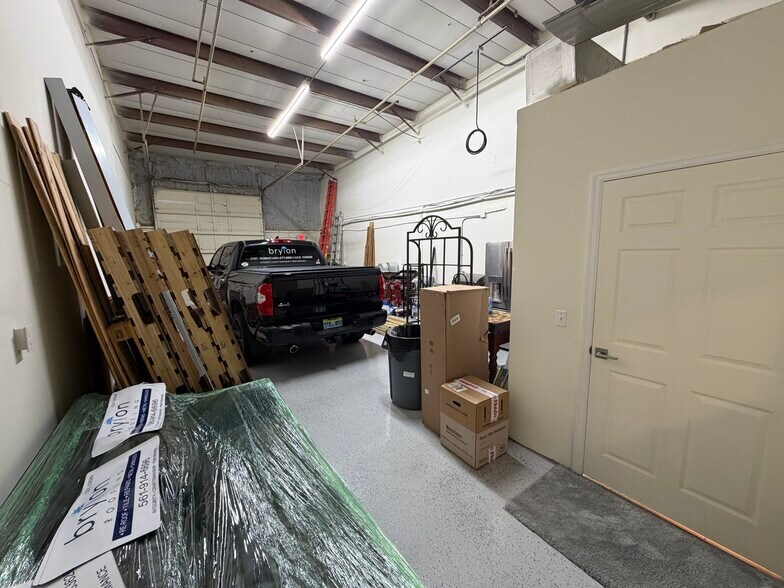 More Photos Of 1312 Commerce Ln, Jupiter Warehouse For Lease