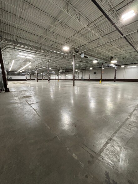 More Photos Of 340 Nagel Dr, Cheektowaga Distribution For Lease