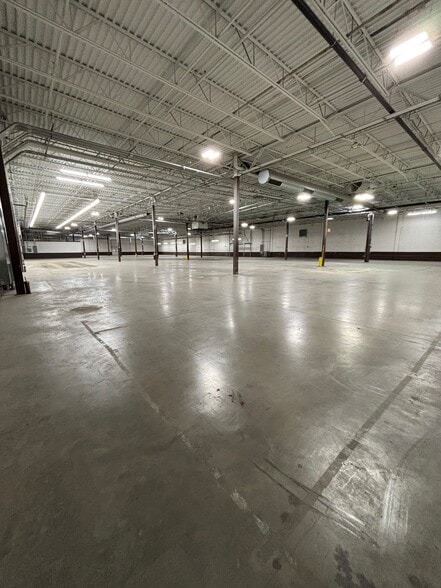 More Photos Of 340 Nagel Dr, Cheektowaga Distribution For Lease