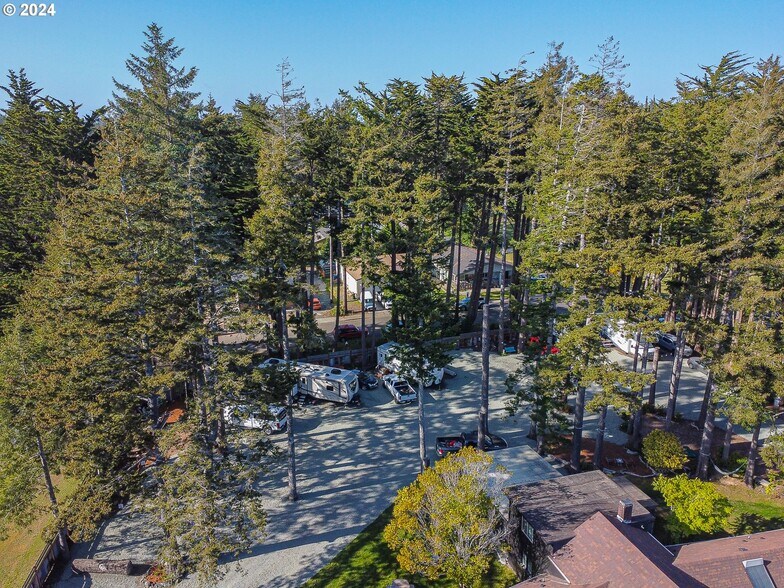 More Photos Of 1175 2nd St SE, Bandon Hotel For Sale