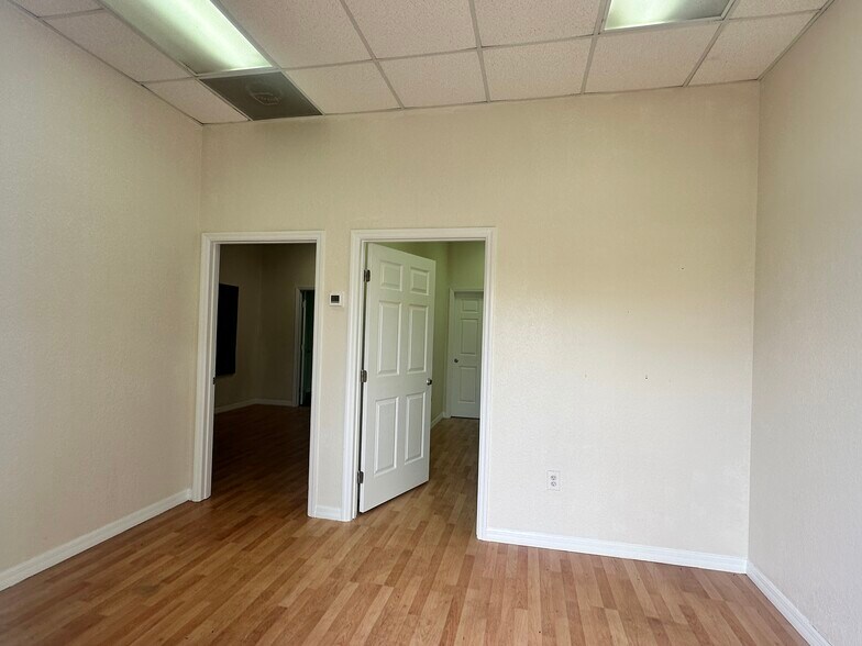 More Photos Of 3876 Bengert St, Orlando Warehouse For Lease