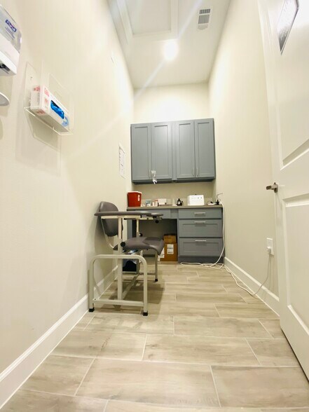 More Photos Of 4220 Cartwright Rd, Missouri City Medical For Sale