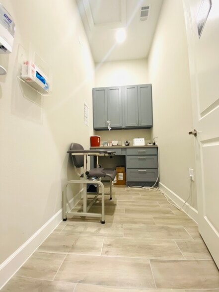 More Photos Of 4220 Cartwright Rd, Missouri City Medical For Sale