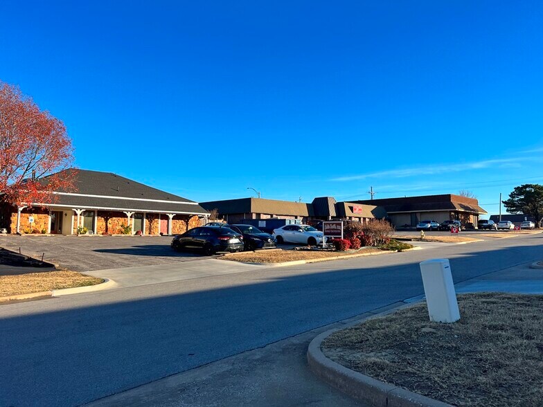 More Photos Of 5546 S 79th East Pl, Tulsa Office For Lease