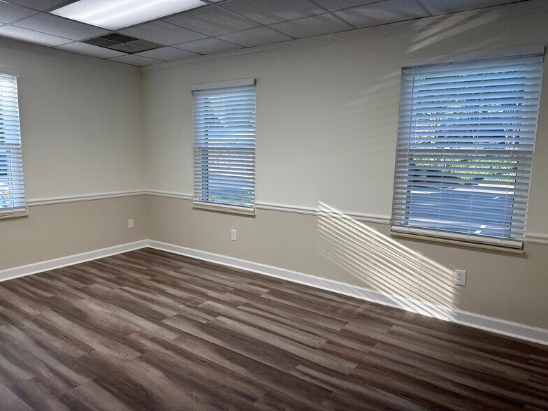 More Photos Of 425 E Crossville Rd, Roswell Office For Sale