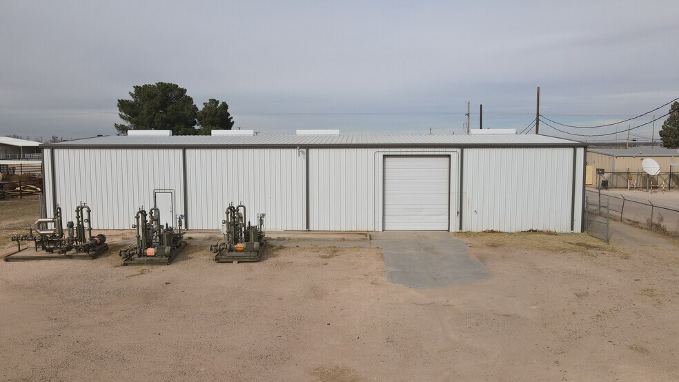 More Photos Of 2403 Avenue O, Eunice Warehouse For Lease