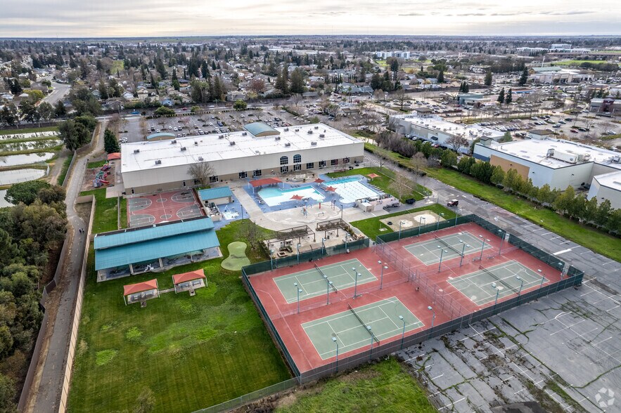 More Photos Of 8569 Bond Rd, Elk Grove Health Club For Lease