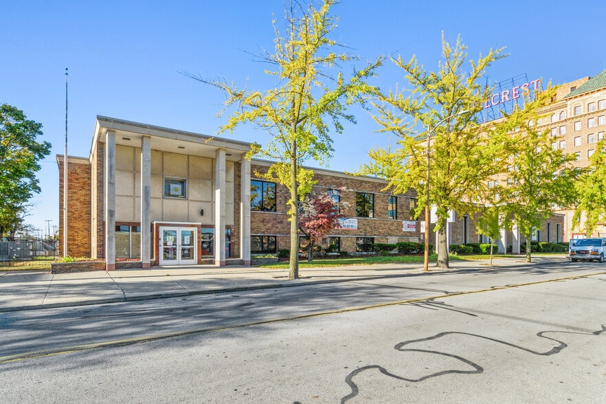 Primary Photo Of 1511 Madison Ave, Toledo Schools For Sale