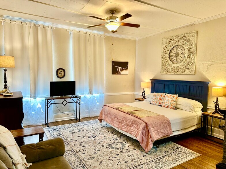 More Photos Of 1424 E Main St, Humboldt Hospitality For Sale