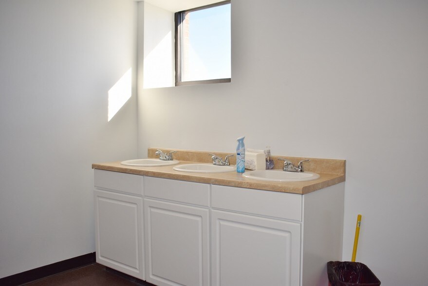 More Photos Of 1131 Central Ave, Middletown Loft Creative Space For Sale