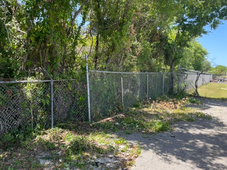 More Photos Of 820 Carswell Ave, Daytona Beach Self Storage For Sale