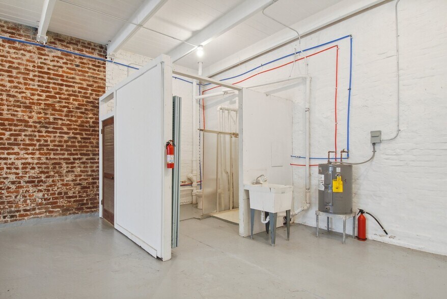 More Photos Of 325 Andrew Higgins Dr, New Orleans Storefront For Lease