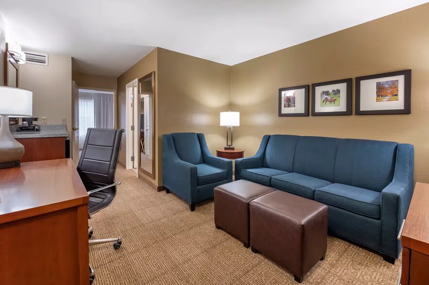 More Photos Of 10 Country Dr, Wilder Hotel For Sale