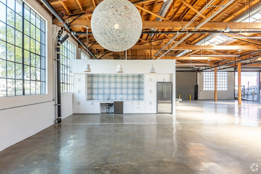 More Photos Of 2435-2445 16th St, San Francisco Service For Lease