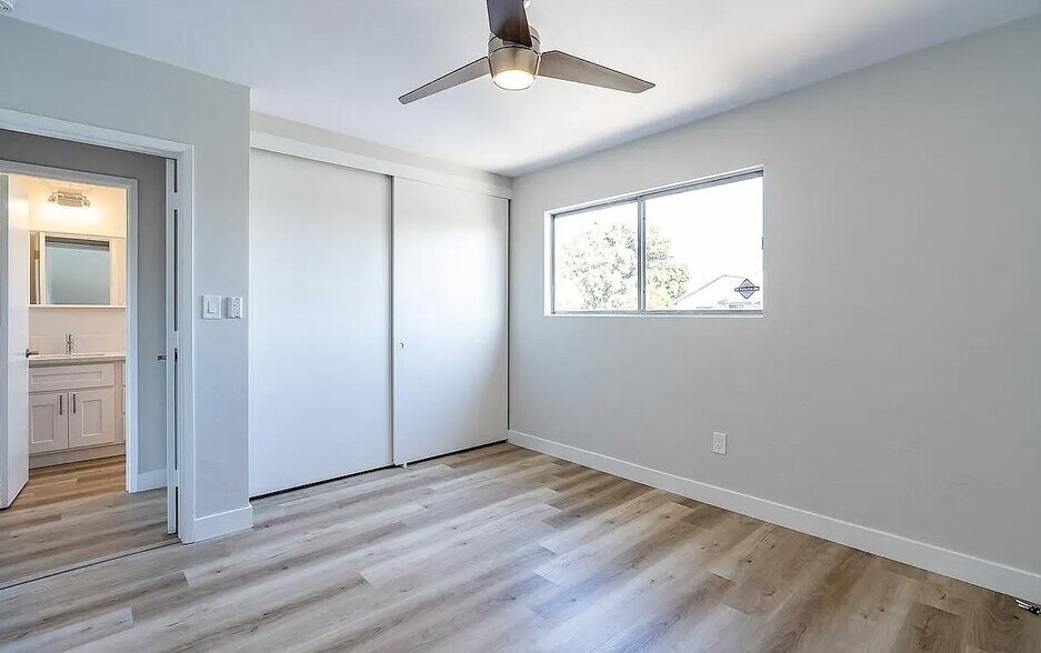 More Photos Of 2003 Emerald St, San Diego Apartments For Sale
