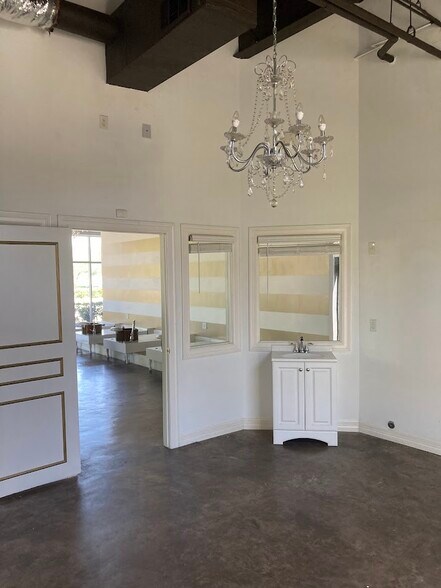 More Photos Of 12231 Northpointe Blvd, Tomball Storefront For Lease