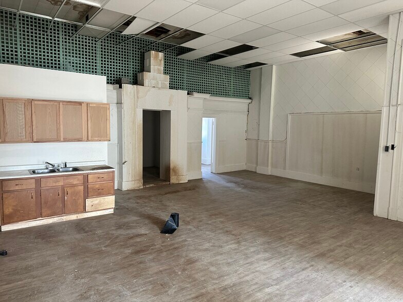 More Photos Of 31-33 E 2nd St, Manchester Storefront Retail Residential For Sale