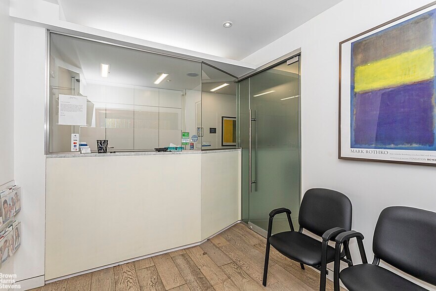 More Photos Of 121 E 60th St, New York Medical For Sale