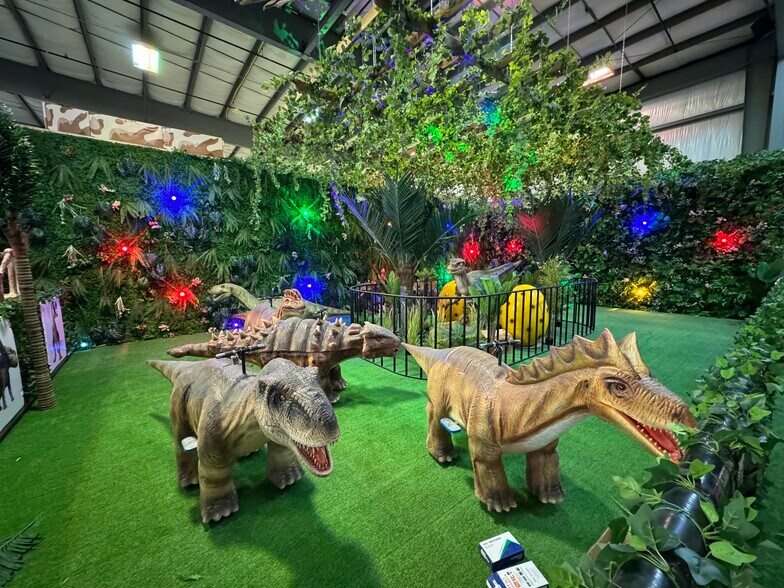 More Photos Of 1526 Deer Run Dr, Mishawaka Amusement Park For Sale