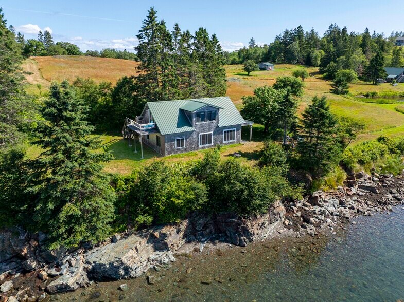 More Photos Of 54 Toll Bridge Rd, Eastport Hotel For Sale