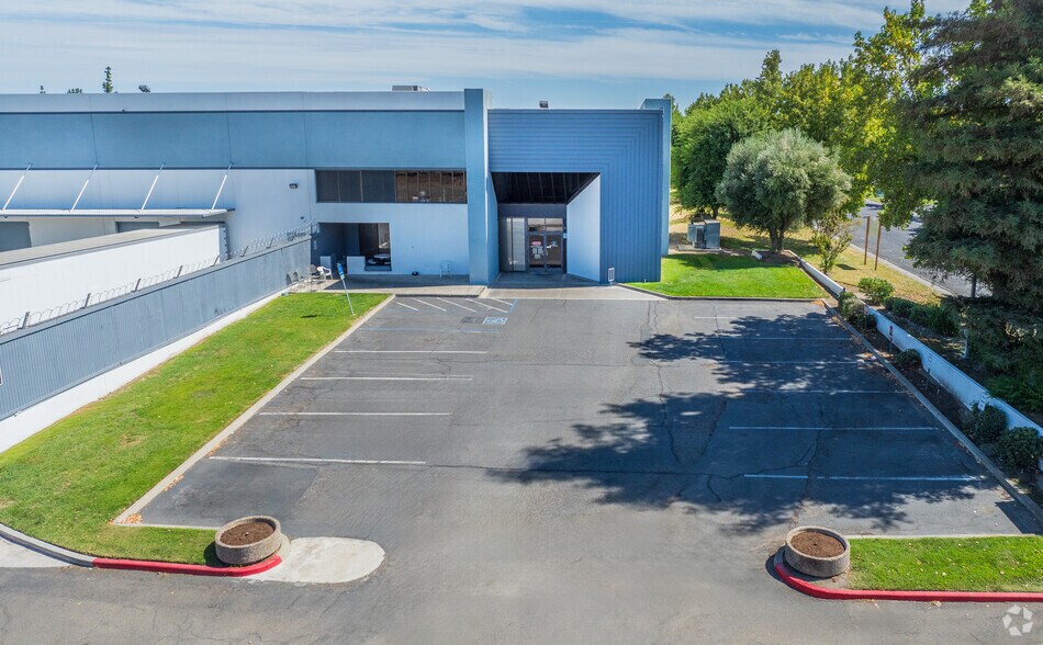 More Photos Of 1192 Vanderbilt Cir, Manteca Warehouse For Lease