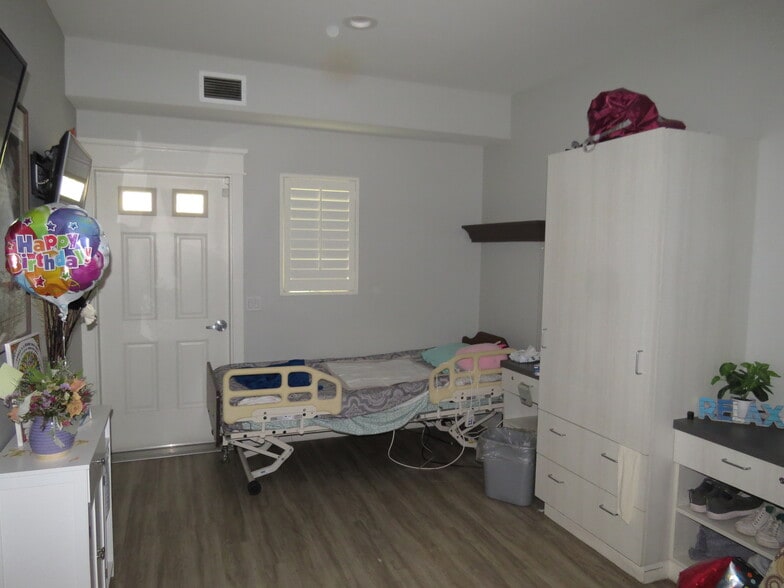 Primary Photo Of 301 N Montgomery St, Ojai Skilled Nursing Facility For Sale
