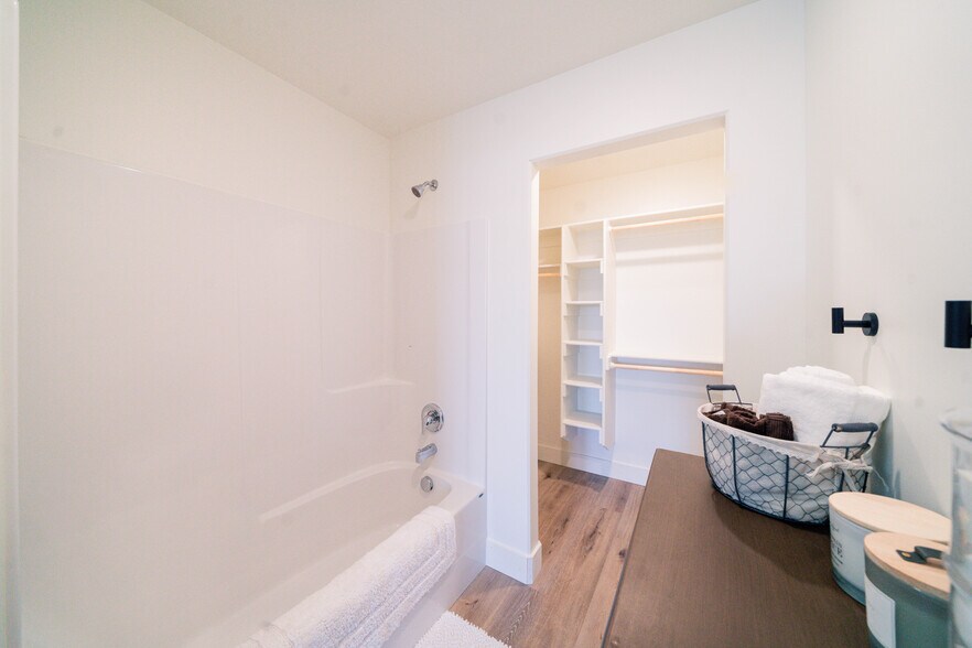 More Photos Of 254 N Spring Creek Pky, Providence Apartments For Sale
