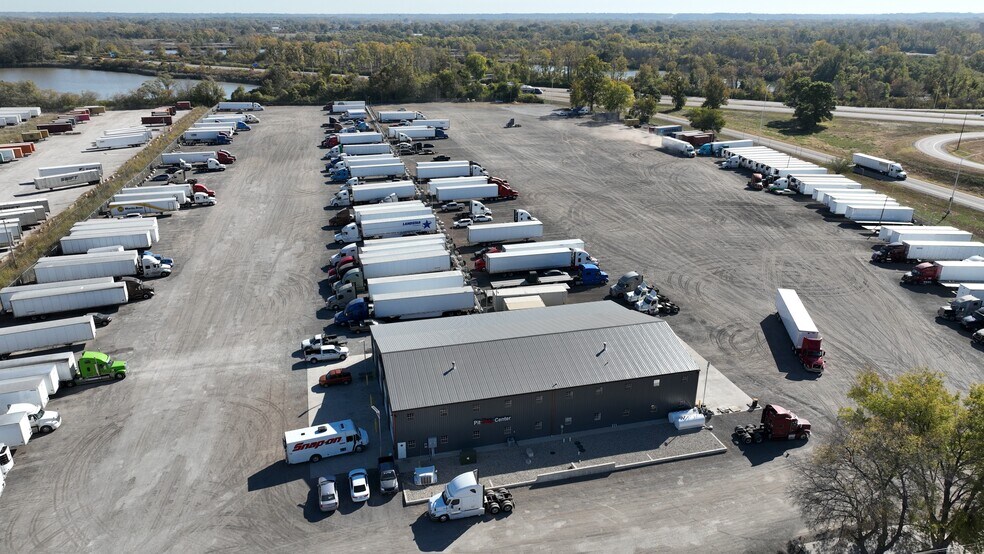 More Photos Of 895 Madison Rd, East Saint Louis Truck Terminal For Lease