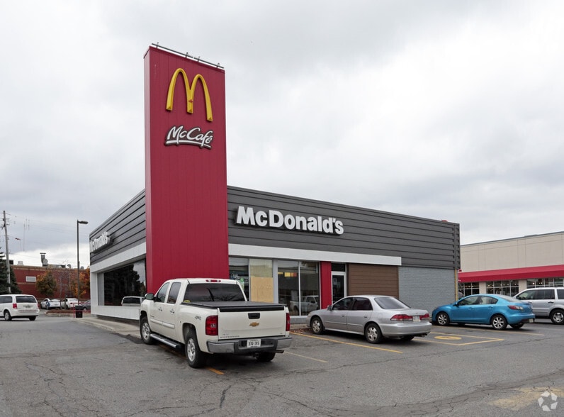Primary Photo Of 1138 Victoria St N, Kitchener Storefront For Lease