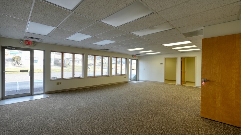 More Photos Of 2050 E Wheeling Ave, Cambridge Office For Lease