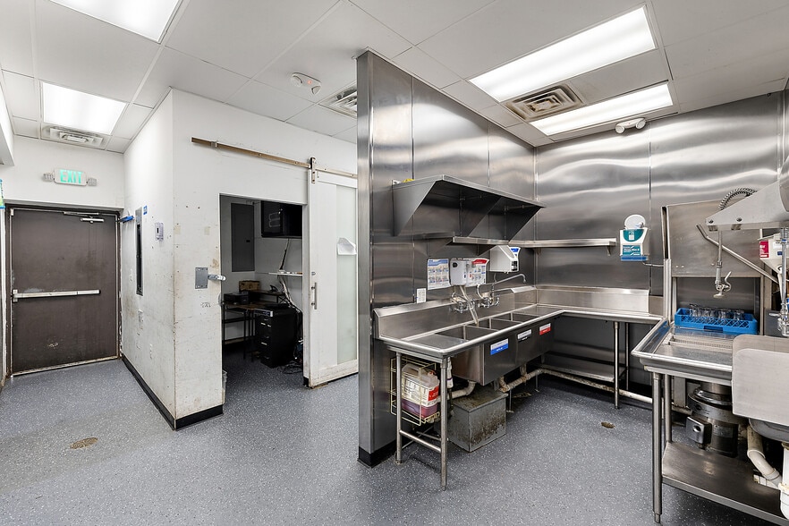 More Photos Of 20050 Livernois Ave, Detroit Restaurant For Sale