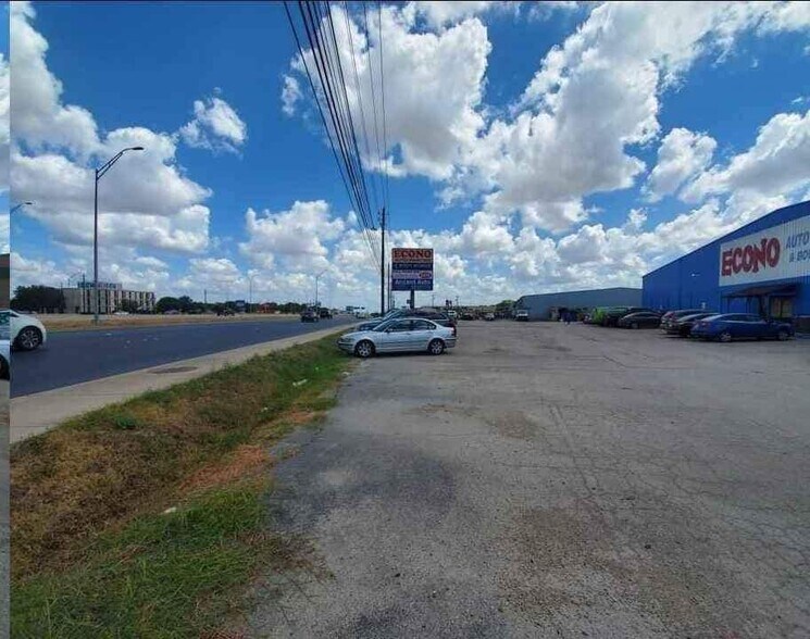 More Photos Of 4749 E Ben White Blvd, Austin Distribution For Lease