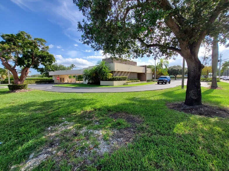 Primary Photo Of 1750 NE 8th St, Homestead Bank For Sale