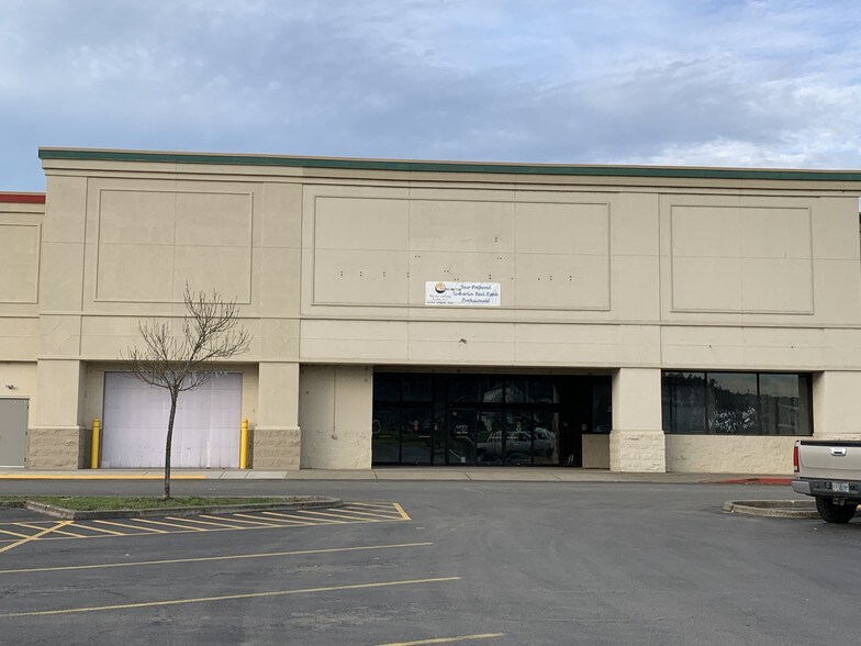 More Photos Of 328-338 Dakota St, Sutherlin General Retail For Lease