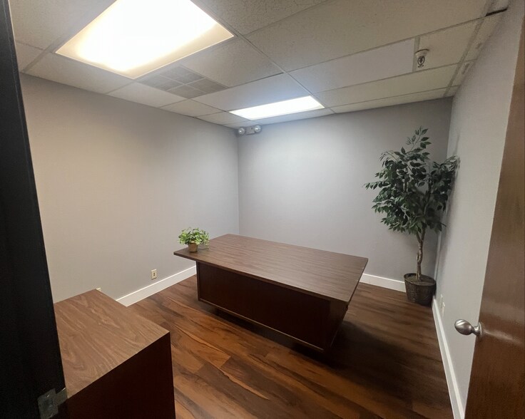 More Photos Of 201 N Ann Arbor Ave, Oklahoma City Showroom For Lease