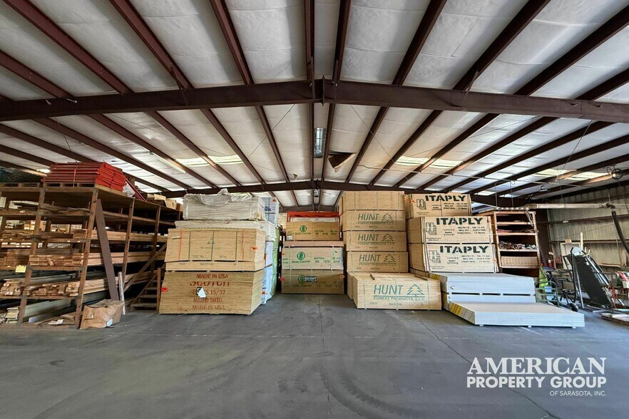 More Photos Of 5611 15th St E, Bradenton Freestanding For Lease
