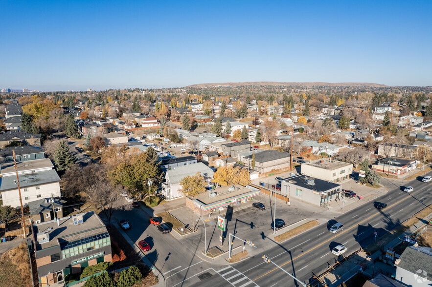 More Photos Of 2903 Centre St NW, Calgary Convenience Store For Lease