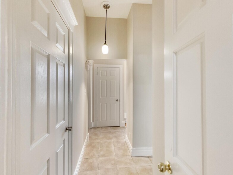 More Photos Of 443 Wentworth St N, Hamilton Storefront Retail Residential For Sale