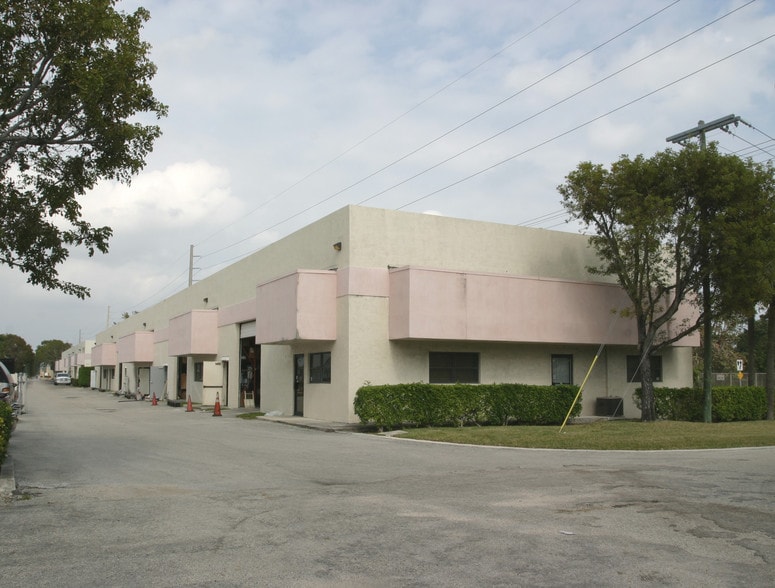 More Photos Of 4201 N Dixie Hwy, Boca Raton Light Distribution For Sale