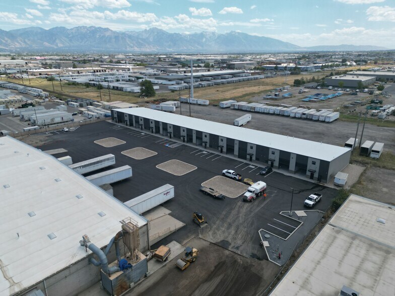 Primary Photo Of 3015 W Directors Row, Salt Lake City Flex For Sale