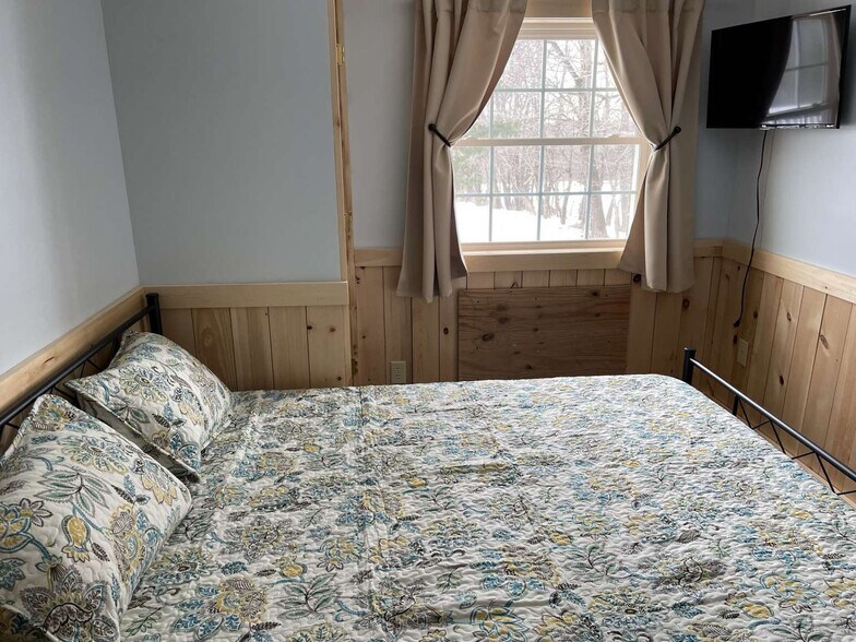 More Photos Of 446 Maples Rd, Milford Hotel For Sale