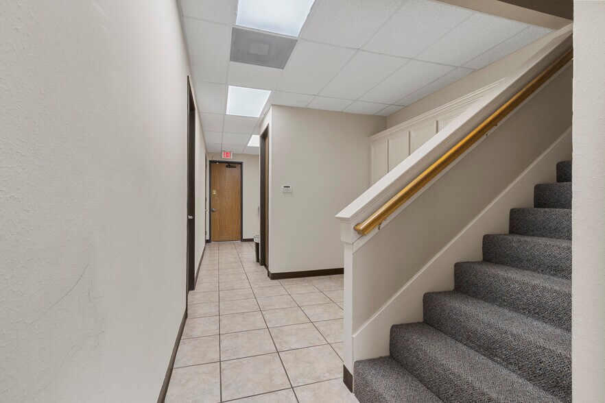 More Photos Of 25349-25351 Borough Park Dr, Spring Light Manufacturing For Sale