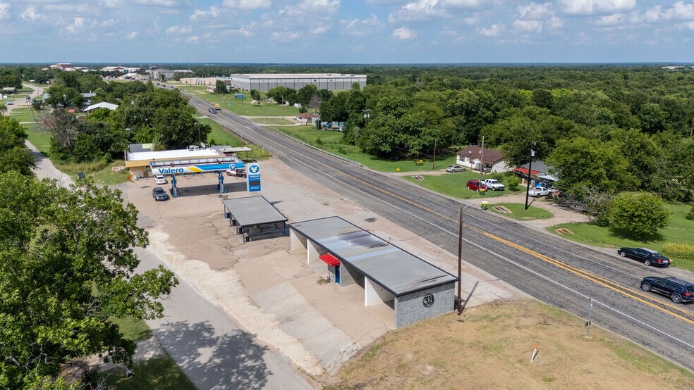 More Photos Of 617 N Ellis St, Groesbeck Carwash For Sale