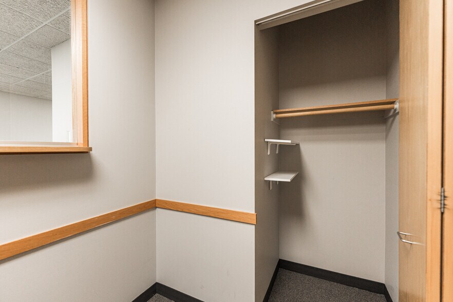 More Photos Of 290 Springfield Dr, Bloomingdale Medical For Lease