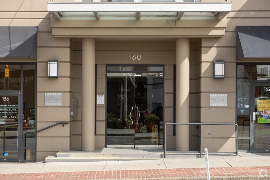 More Photos Of 152-168 E 13th St, North Vancouver Apartments For Sale